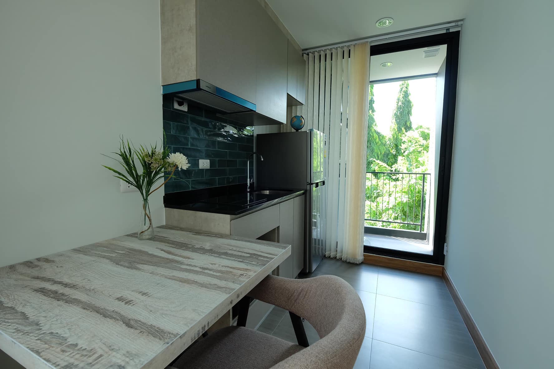 สนใจชมห้องติดต่อได้เลย Line ID: Smile-easy ปล่อยเช่าคอนโด The Unique Ekamai-Ramintra (ดิ ยูนีค เอกมัย-รามอินทรา) - 1ห้องนอน 1ห้องน้ำ 1ห้องนั่งเล่น - ใกล้ Central Festival East Ville - ขนาดห้อง 38 ตรม. ชั้น 2 ตึก A