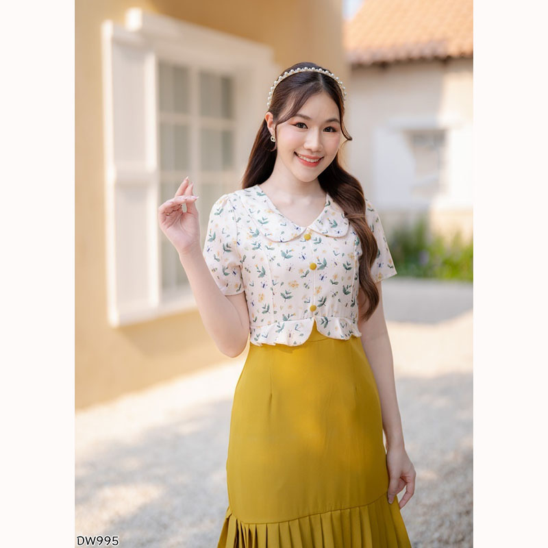 kudapy มินิเดรสสั้นสีเหลือง/สีชมพู/สีกรม เข้ารูป ปลายกระโปรงจีบระบาย คอปกลายดอกแต่งซิปด้านหลัง ทรงสวย