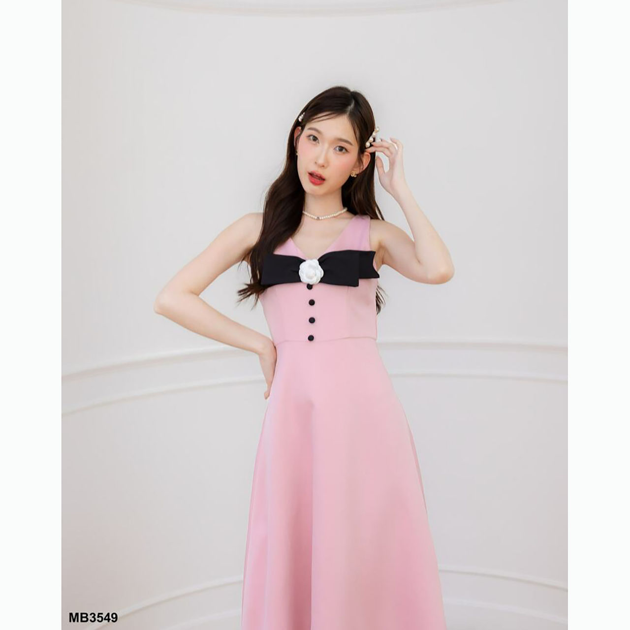 kudapy เดรสยาวสีขาว/สีชมพู+โบว์ดอกไม้ติดอกใส่เที่ยว ออกงานสวยดูดี