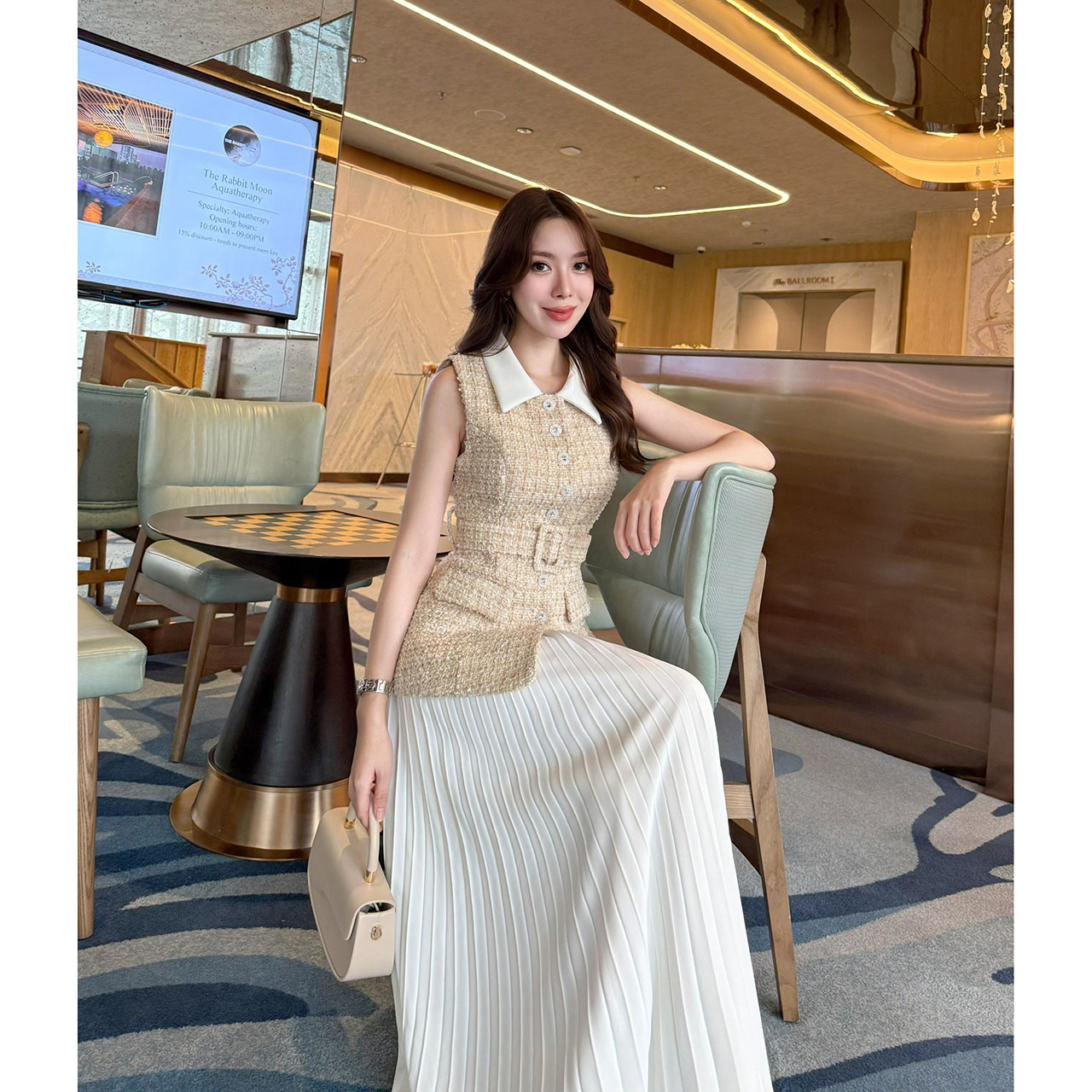 kudapy ชุดเซ็ททวิตปกขาวมาพร้อมกระโปรงยาว แถมฟรีเข็มขัด เสื้อใช้ผ้าทวิตทอพิเศษ มีซับในเป็นผ้าซาติน