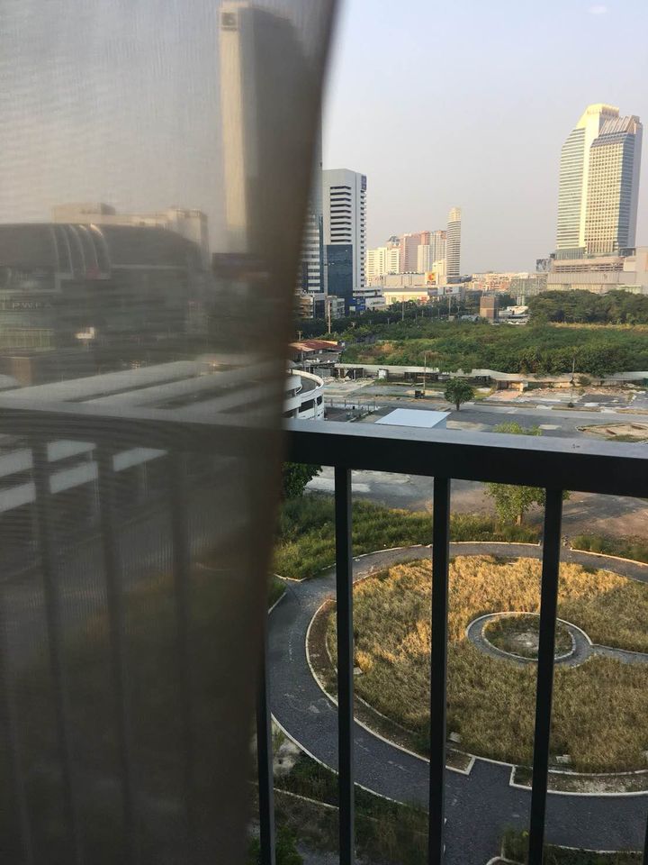 ห้องมุม Noble Revolve Ratchada ให้เช่าห้องสวยน่าอยู่มีเครื่องซักผ้า สอบถามแอด Line ID : Smile-easy