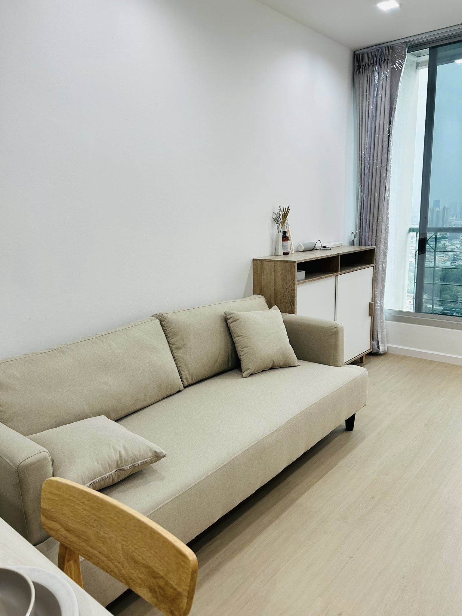 ให้เช่าห้องแบบ 2ห้องนอน 1ห้องน้ำ โซนพื้นที่ ติด BTS สุรศักดิ์ 0 เมตร คอนโด Sathorn House (สาธร เฮ้าส์) High Rise ขนาดห้อง 54 ตรม. ชั้น 36