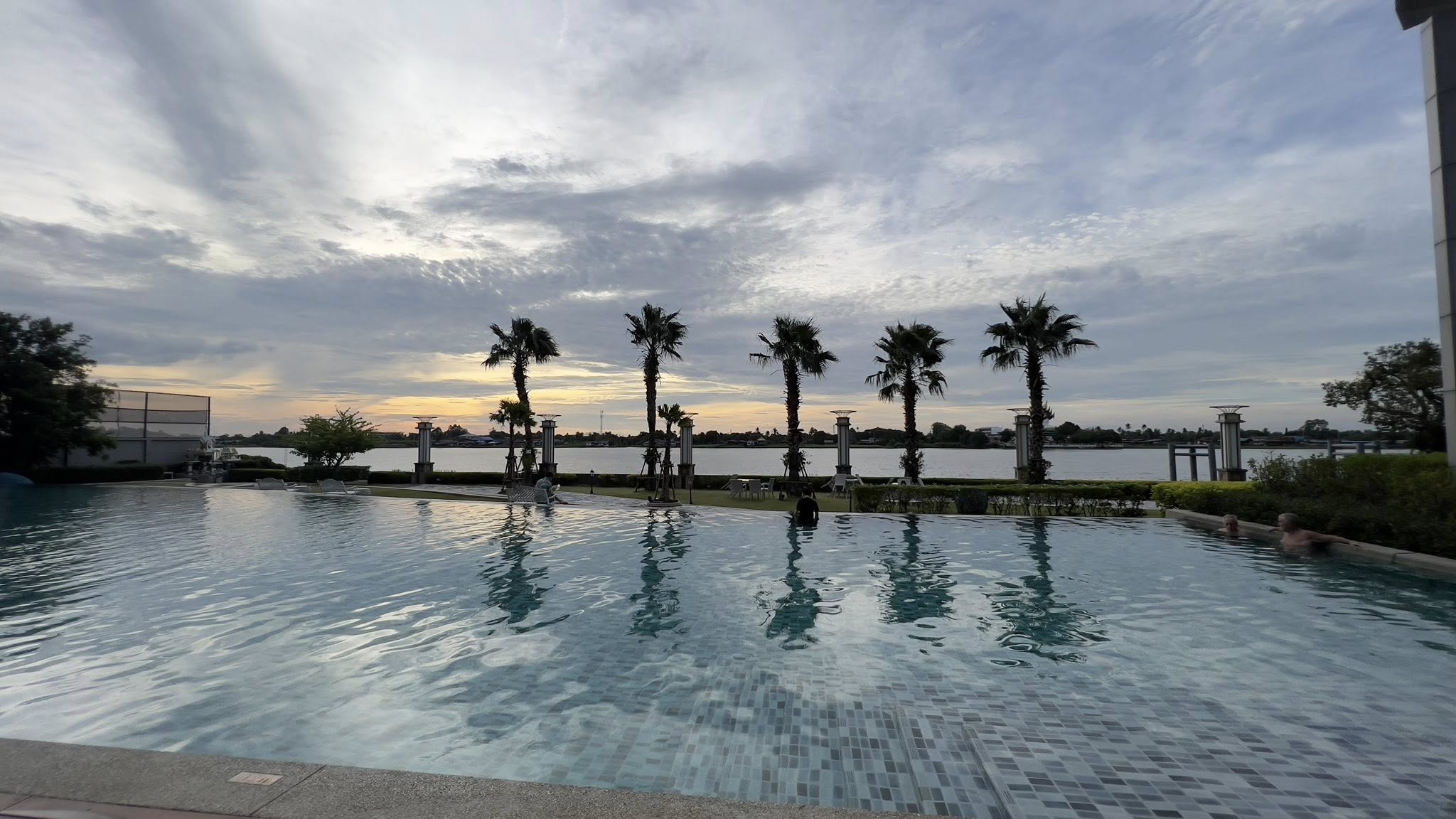 คอนโด Manor Sanambinnam (แมเนอร์ สนามบินน้ำ) High Rise โซนพื้นที่ MRT พระนั่งเกล้า ให้เช่าห้องแบบ 1ห้องนอน 1ห้องน้ำ ขนาดห้อง 39 ตรม. ชั้น 33 ตึก D