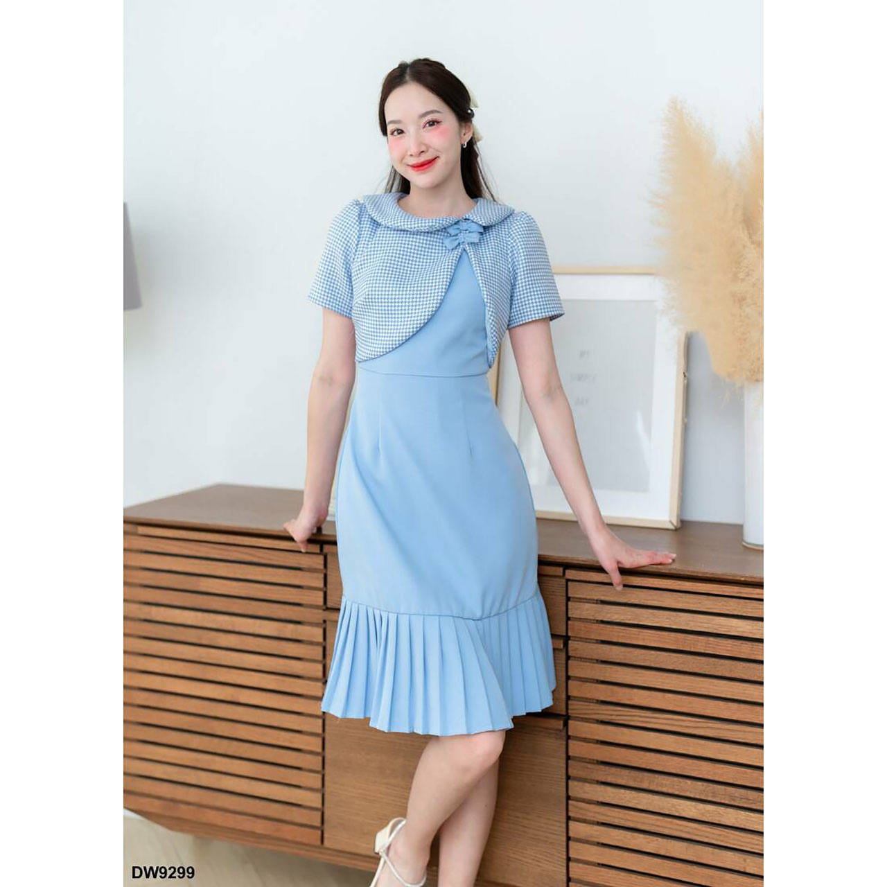 kudapy เดรสสั้นสีชมพู/สีดำ/สีกรม กั๊กโนริกระโปรงจีบระบาย คอบัว แต่งโบว์ตรงหน้าอกสวย ใส่สบาย