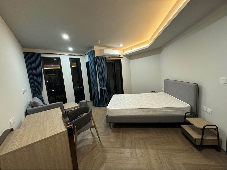 สนใจชมห้องติดต่อได้เลย Line ID: Smile-easy ปล่อยเช่าคอนโด Chapter Chula - Samyan (แชปเตอร์ จุฬา - สามย่าน) - ห้องใหม่ 1ห้องนอน 1ห้องน้ำ 1ห้องนั่งเล่น - ใกล้ MRT สามย่าน / จุฬา - ขนาดห้อง 35 ตรม. ชั้น 20