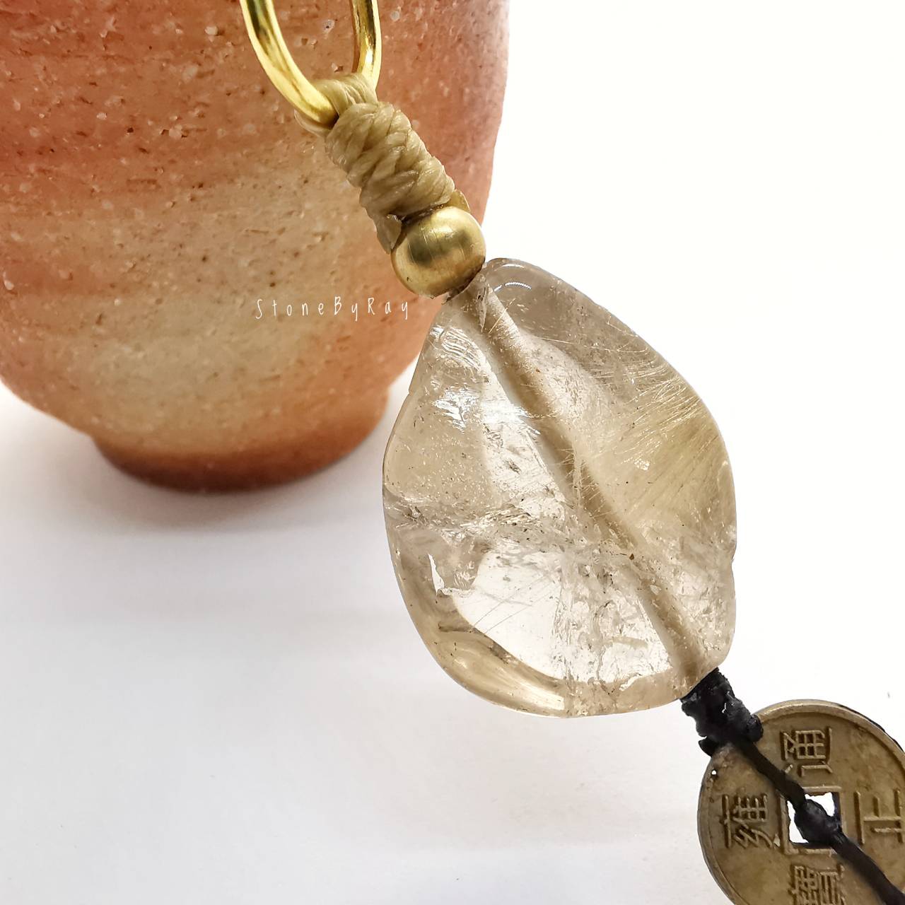 พวงกุญแจเชือกถักกับหินไหมทองขัดเงา