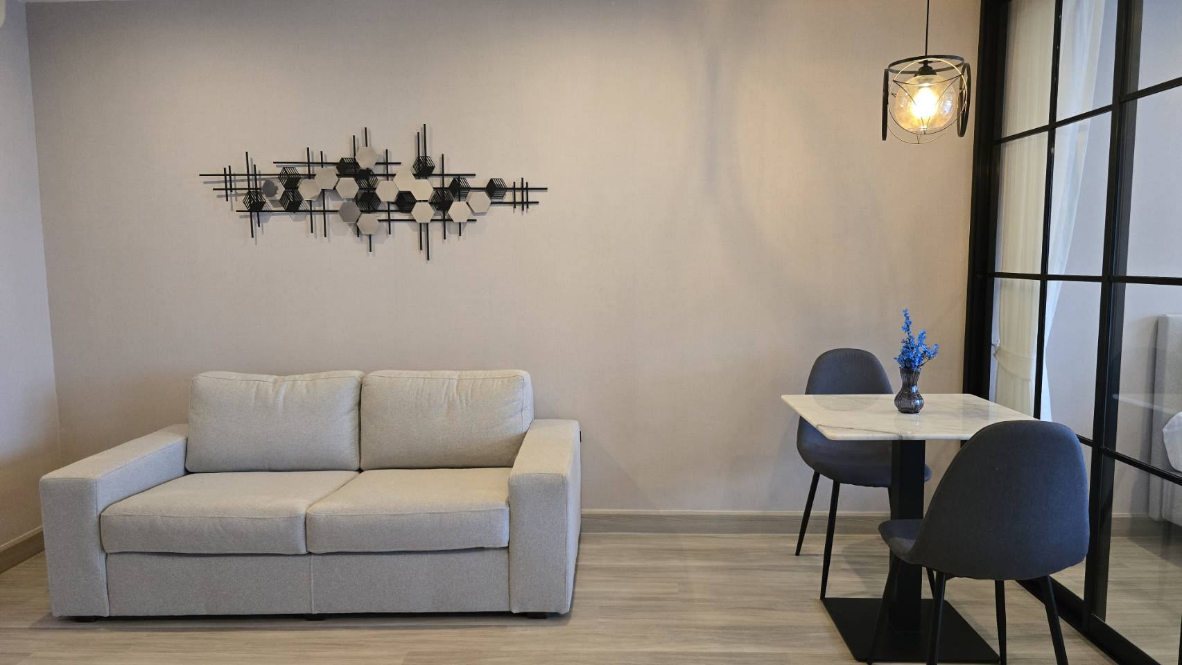 ให้เช่าคอนโด Sukhumvit Suite (สุขุมวิท สวีท) สุขุมวิท 13 High Rise โซนพื้นที่ BTS นานา ห้องแบบ 1ห้องนอน 1ห้องน้ำ ขนาดห้อง 40 ตรม. ชั้น 25