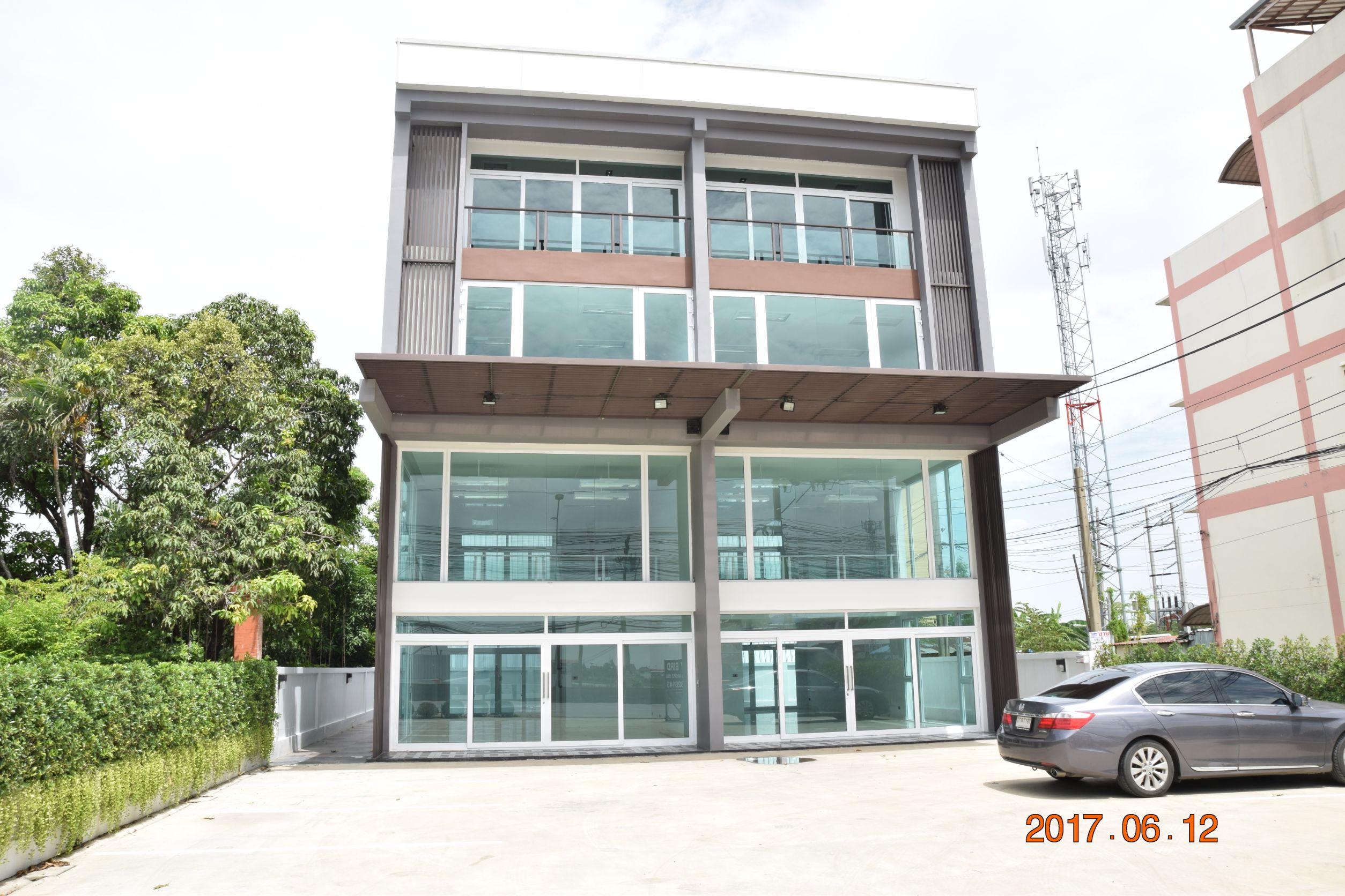 ขาย The Front ร่มเกล้าสุวรรณภูมิอาคารพาณิชย์3ชั้นรูปแบบทันสมัยทำเลโดดเด่นติดถนนร่มเกล้า หน้าสนามบินสุวรรณภูมิ