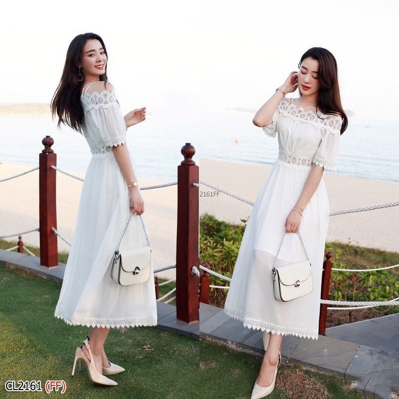 kudapy เดรสยาวสีขาว/สีเหลือง/สีชมพู สายเดี่ยว งานผ้าชีฟองมีซับใน ดีไซน์แต่งปาดไหล่ อกเอวและชายเดรสแต่งแซมด้วยผ้าลูกไม้ถักทออย่างละเอียด