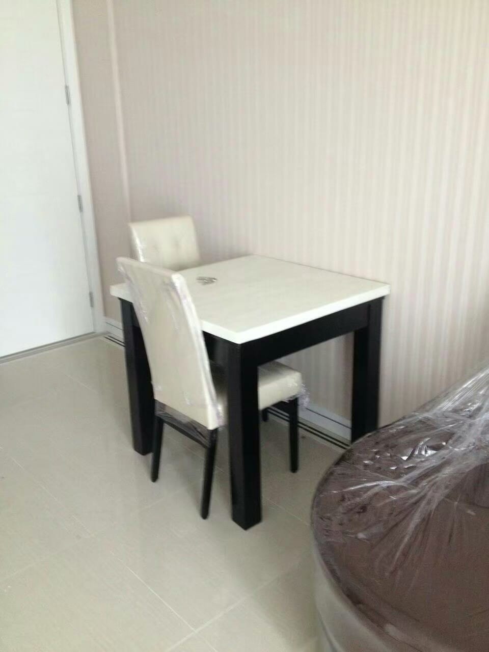 ปล่อยเช่าคอนโด TC Green Rama 9 (ทีซี กรีน พระราม 9) - โซนพื้นที่ MRT พระราม 9. รฟม. - 1ห้องนอน 1ห้องน้ำ 1ห้องนั่งเล่น - ขนาดห้อง 37.5 ตรม. ชั้น 15 ตึก A