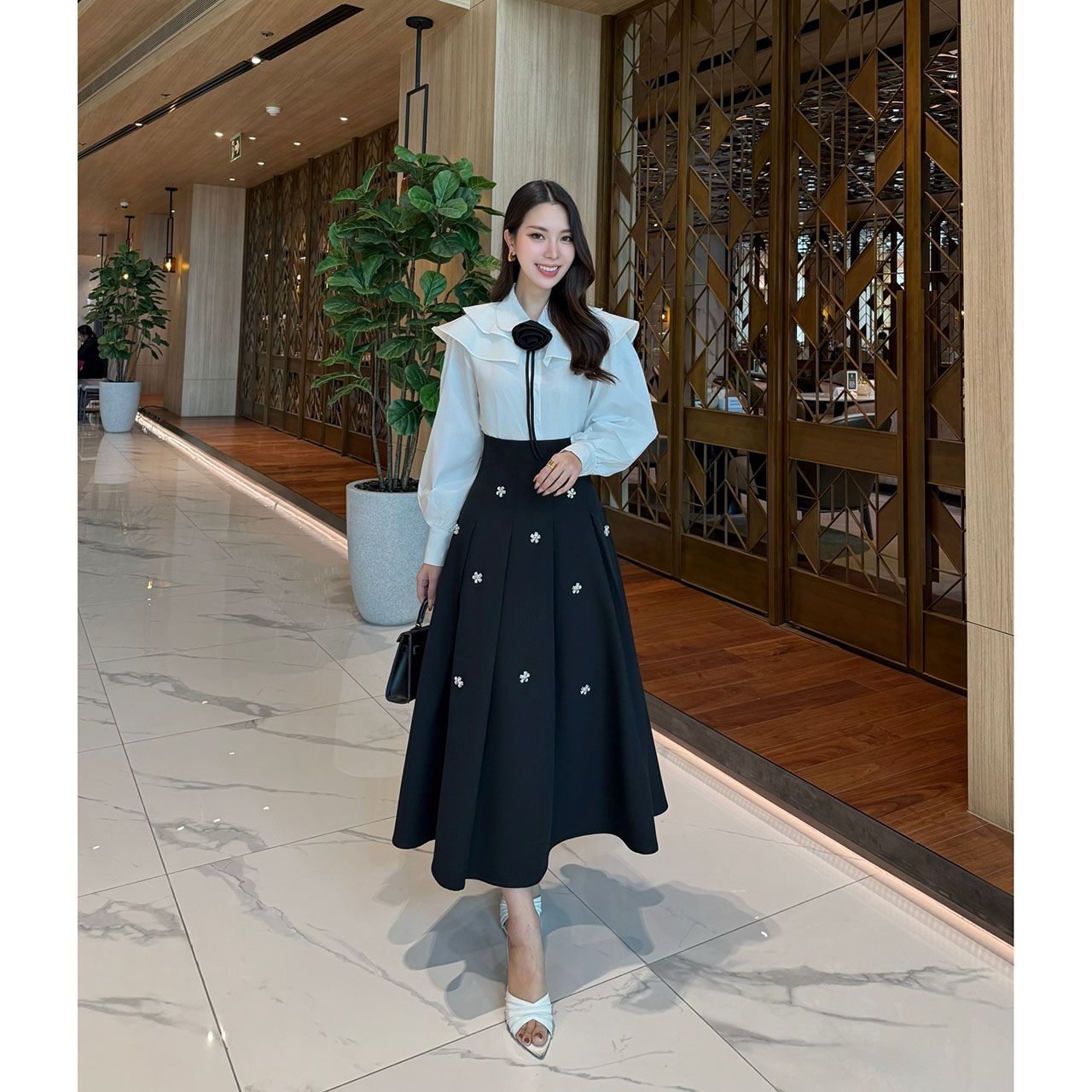 kudapy ชุดเซ็ทกระโปรงคริสตอลมาพร้อมกับเสื้อเชิ้ตและเข็มกลัดกุหลาบน่ารัก