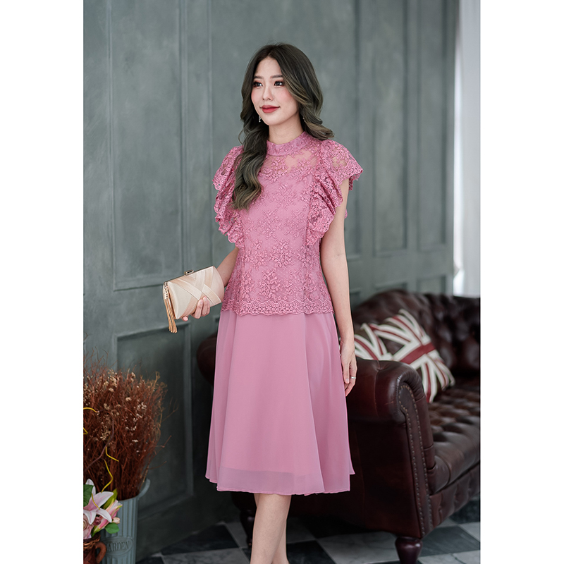 kudapy เดรสสั้นสีเทา/สีชมพู งานลุกไม้ปักผ้าเงา ปักลายแน่น ดีไซน์ช่วงแขนเป็นปีกผีเสื้อคลุมไหล่พอดี