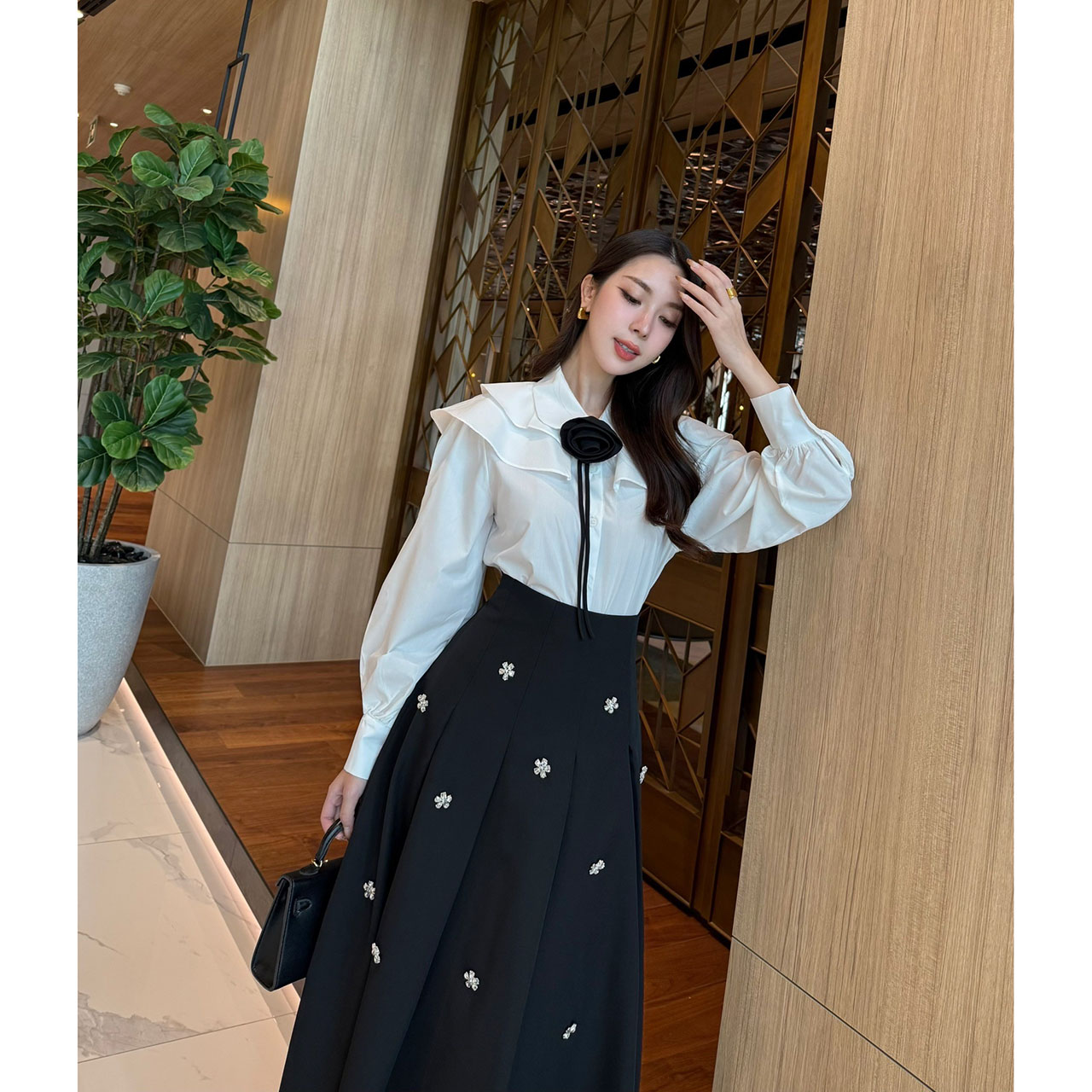 kudapy ชุดเซ็ทกระโปรงคริสตอลมาพร้อมกับเสื้อเชิ้ตและเข็มกลัดกุหลาบน่ารัก