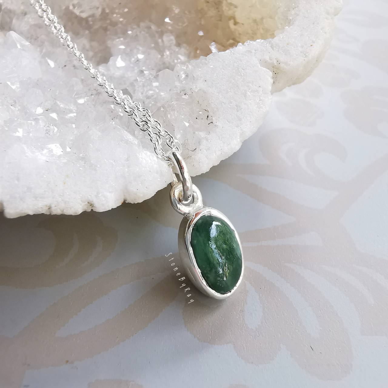 สร้อยคอเงินจี้หินหยกสีเขียวเข้ม