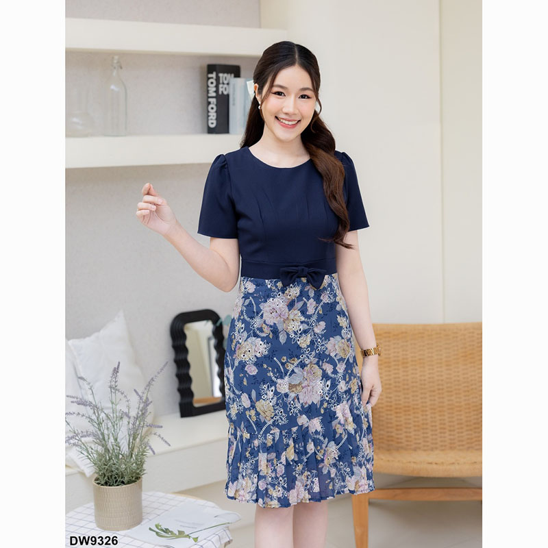 kudapy เดรสสั้นสีชมพู/สีครีม/สีกรม ทำงานช่วงล่างเป็นงานลูกไม้ฉลุ อัดพลีตสวยมากน้า ส่วนบนเป็นผ้าเรียบมินิเกิลมากก สีน่ารัก สุภาพ