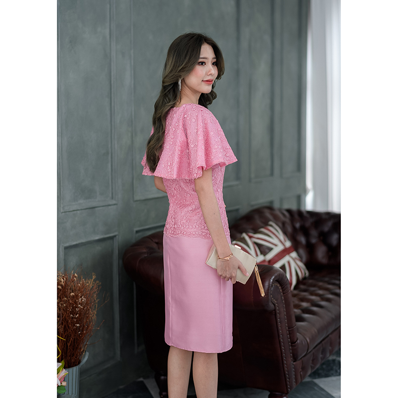 kudapy เดรสสั้นสีชมพู/สีฟ้า ลูกไม้ผ้าไหมญี่ปุ่น เป็นงานแขนระบายปีกผีเสื้อพองระบายดูหรู กระโปรงผ้าไหมญี่ปุ่น รุ่นนี้ออกงานมงคล