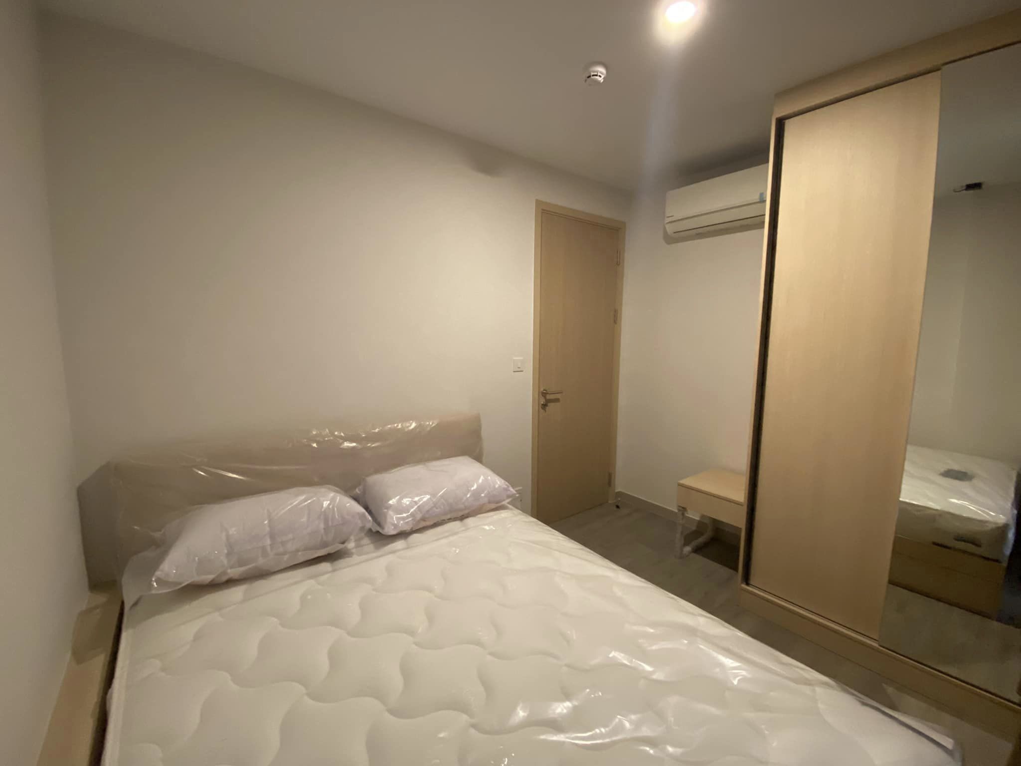 THE SHADE SATHON 1 ให้เช่าห้องใหม่มือ1พร้อมเข้าอยู่ สอบถามแอด Line ID : Smile-easy