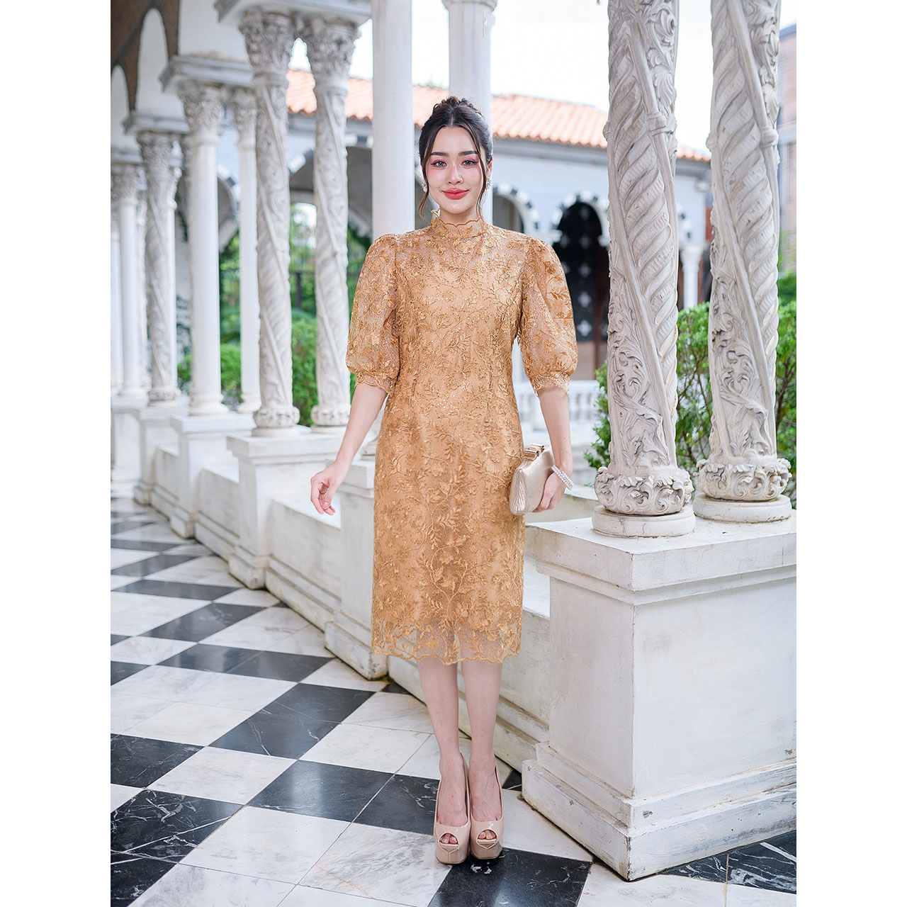 kudapy เดรสสั้นสีเหลืองทอง/สีโอรส ทรงสวยหรูหรา เดรสสไตล์กูตูร์ สวยสง่า ผ้าลูกไม้ใยบวบแต่งเลื่อมทั้งชุด งานผ้าสวยลายดอกชัด