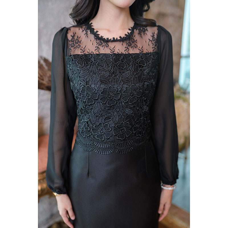 kudapy เดรสสั้นสีชมพูหม่น/สีเหลืองทอง/สีดำ ผ้าไหมรุ่นนี้สวยแนะนำค่ะ ด้านหน้าตัวเสื้อตกแต่งด้วยลูกไม้เงา ช่วงแขนเป็นแขนยาวชีฟองพริ้วๆ ใส่สวยไม่ร้อน