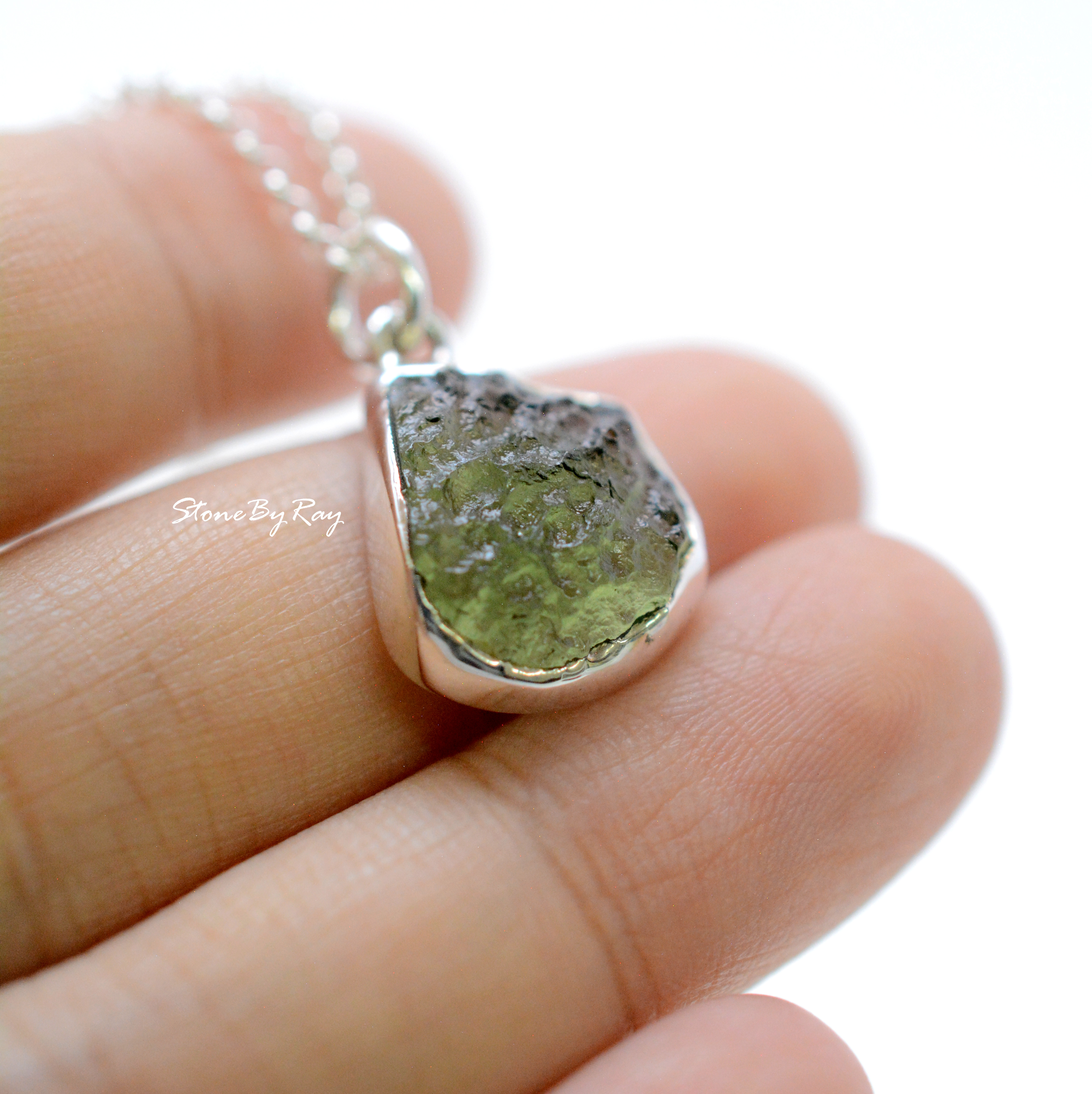 สร้อยคอเงินจี้สะเก็ดดาวโมดาไวท์(Moldavite)