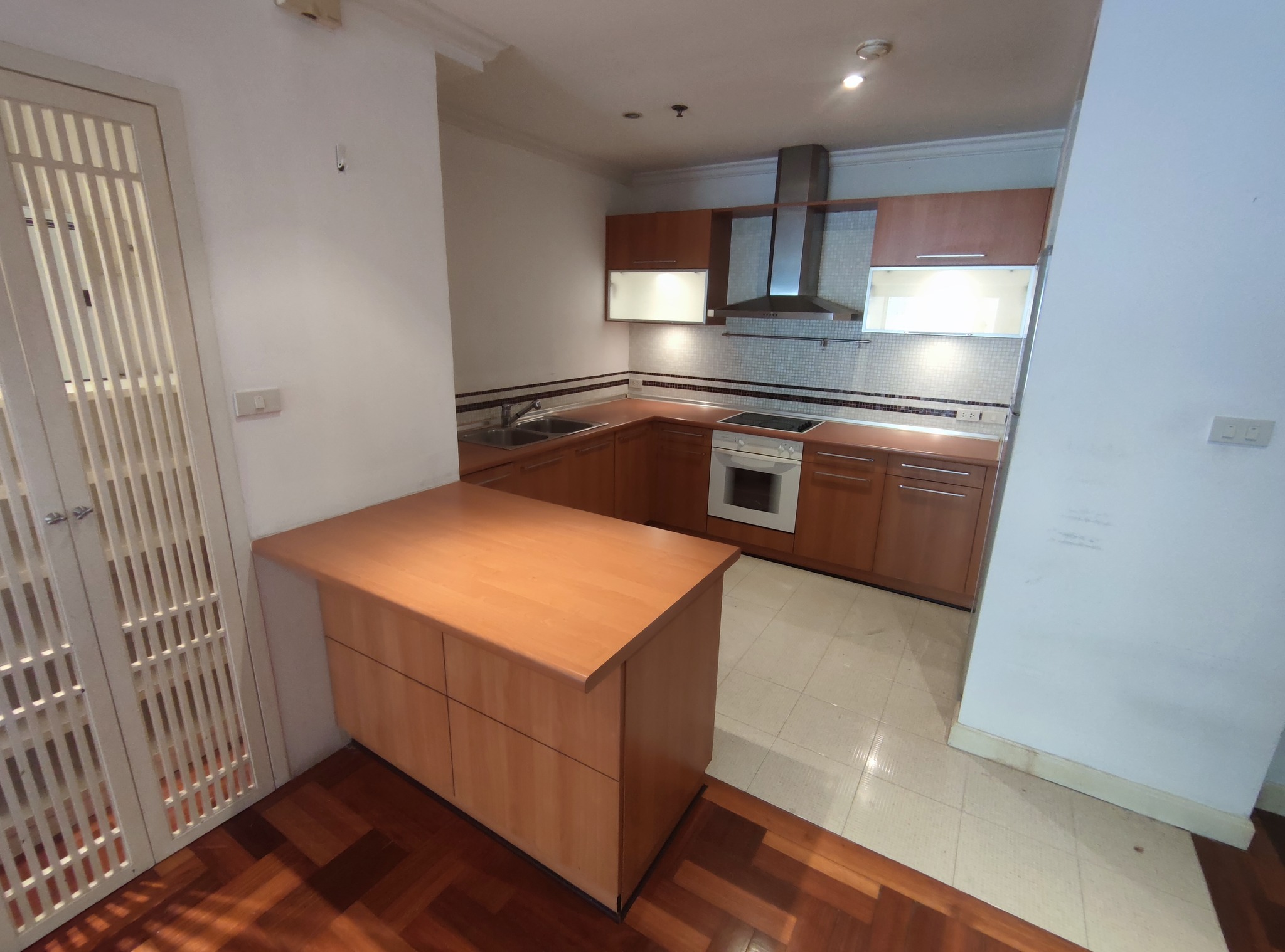 ให้เช่าคอนโด Liberty Park 2 (ลิเบอร์ตี้ พาร์ค 2) โซนพื้นที่ สุขุมวิท11 BTS นานา ห้องแบบ 2ห้องนอน / 2ห้องน้ำ ขนาดห้อง 108 ตรม. ชั้น 7