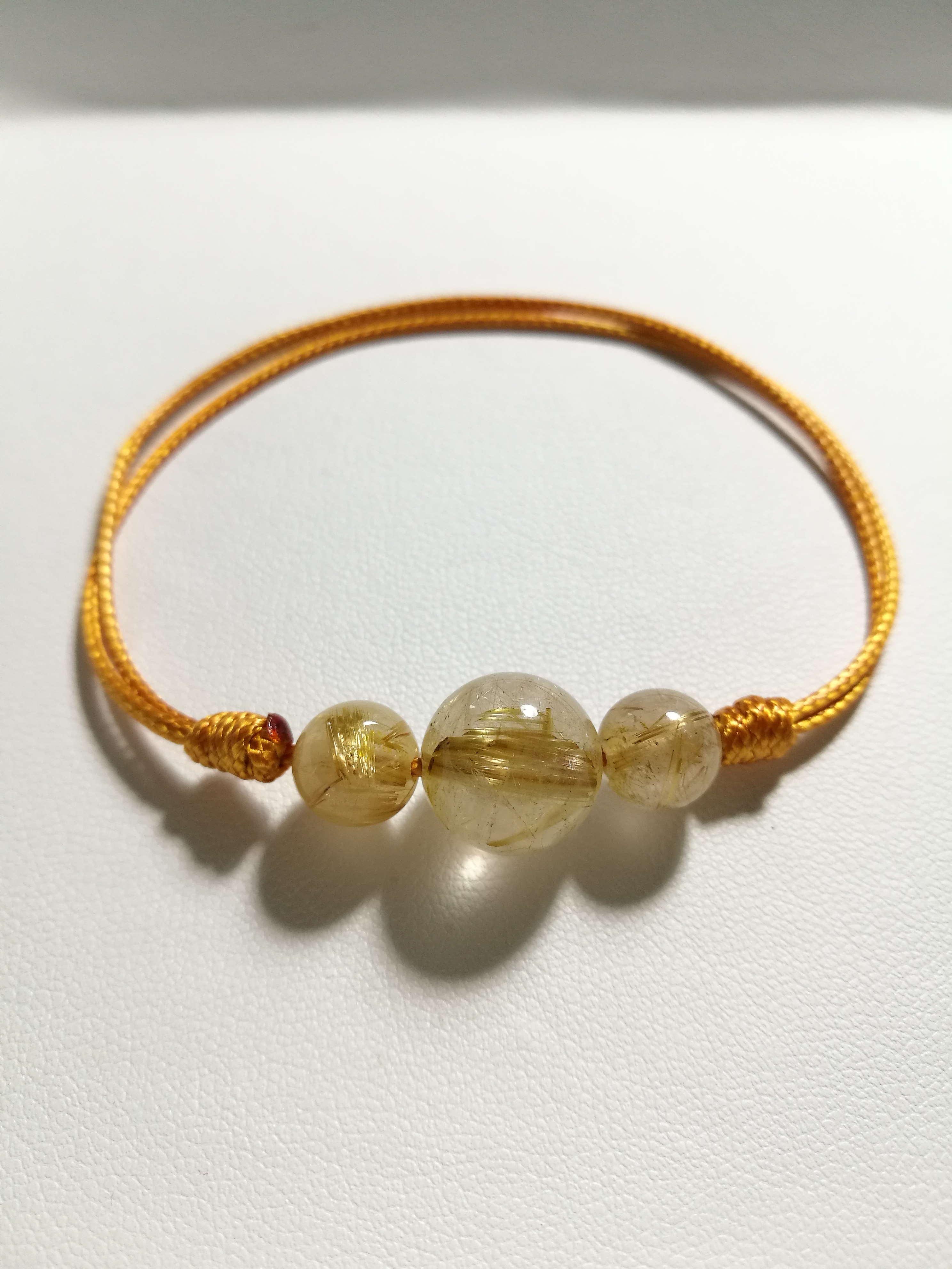 สร้อยข้อมือหินไหมทอง