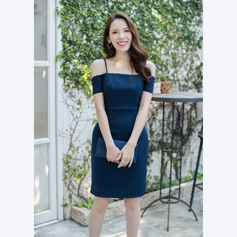 kudapy เดรสสั้นสีชมพู,กรม ทรงเปิดไหล่ดีเทลเก๋ ที่แขนทำเป็นเลเยอร์พับทบกันค่ะ มีสายเดี่ยวเส้นเล็กๆ