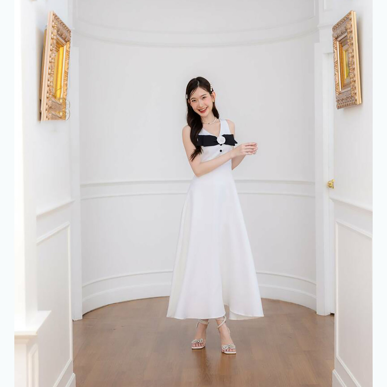 kudapy เดรสยาวสีขาว/สีชมพู+โบว์ดอกไม้ติดอกใส่เที่ยว ออกงานสวยดูดี