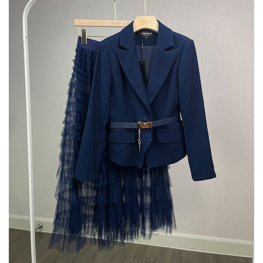 kudapy set Blazer+Skirt +เข็มขัด สีน้ำตาล, ดำ, ชมพู, กรม เสื้อสูทกระเป๋าจริง มีฟองน้ำเสริมไหล่บางๆ ทรงสวย มีซับในทั้งตัว แขนแต่งกระดุมเม็ดเล็ก เพื่อให้ดูดี มาพร้อมกับกระโปรงทูทู่