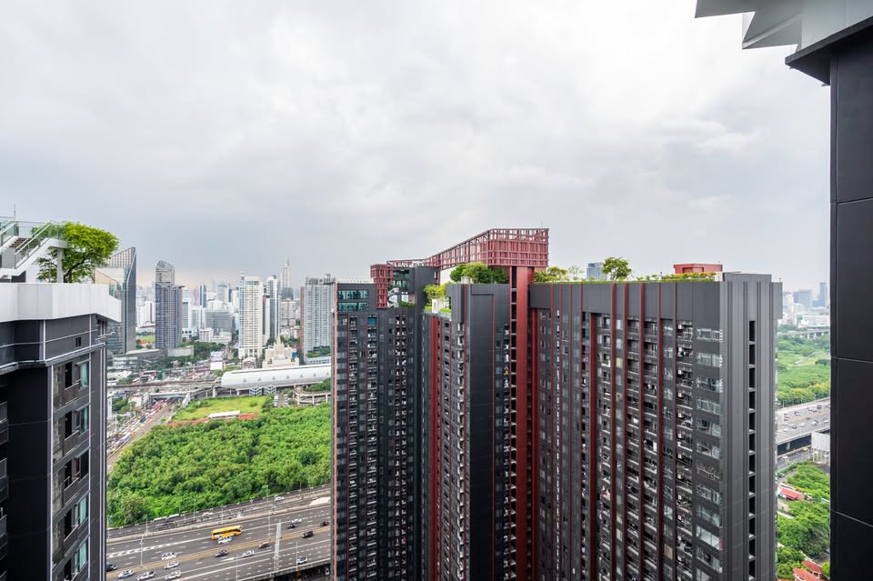 คอนโด Life Asoke-Rama 9 (ไลฟ์ อโศก พระราม 9) High Rise โซนพื้นที่ MRT พระราม 9 ให้เช่าห้องมุมแบบ 1ห้องนอน 1ห้องอเนกประสงค์ 1ห้องน้ำ