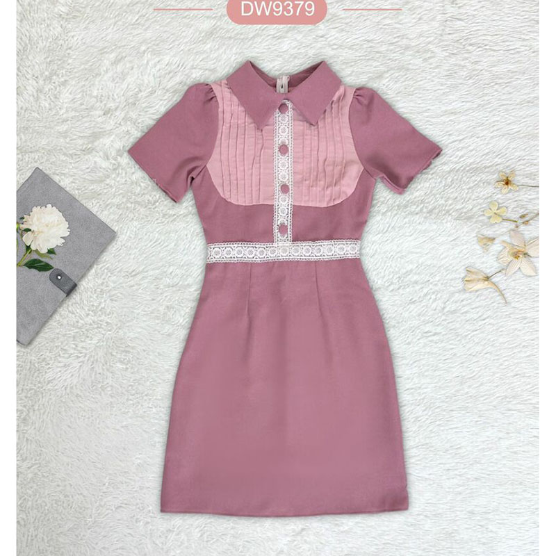 kudapy เดรสสีชมพู/สีแดง/สีดำ พื้นคอปกแต่งกระดุม 4 ชิ้น ใส่สบายสวยดูดีน่ารักมากๆ