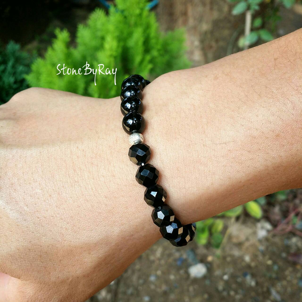 สร้อยข้อมือนิลเจียรเหลี่ยม(Black Spinel)