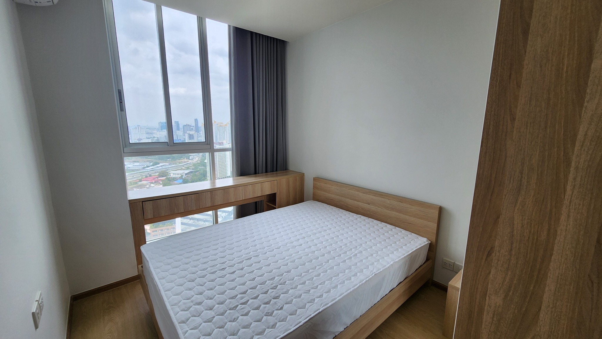 ให้เช่าคอนโด Noble Revolve Ratchada 2 (โนเบิล รีวอลฟ์ รัชดา 2) High Rise โซนพื้นที่ MRT ศูนย์วัฒนธรรม ห้องแบบ 1ห้องนอน 1ห้องน้ำ ขนาดห้อง 25.5 ตรม. ชั้น 34