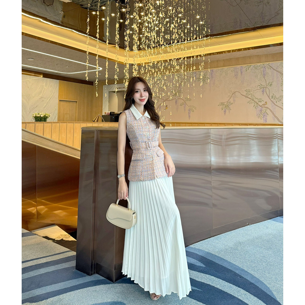 kudapy ชุดเซ็ททวิตปกขาวมาพร้อมกระโปรงยาว แถมฟรีเข็มขัด เสื้อใช้ผ้าทวิตทอพิเศษ มีซับในเป็นผ้าซาติน