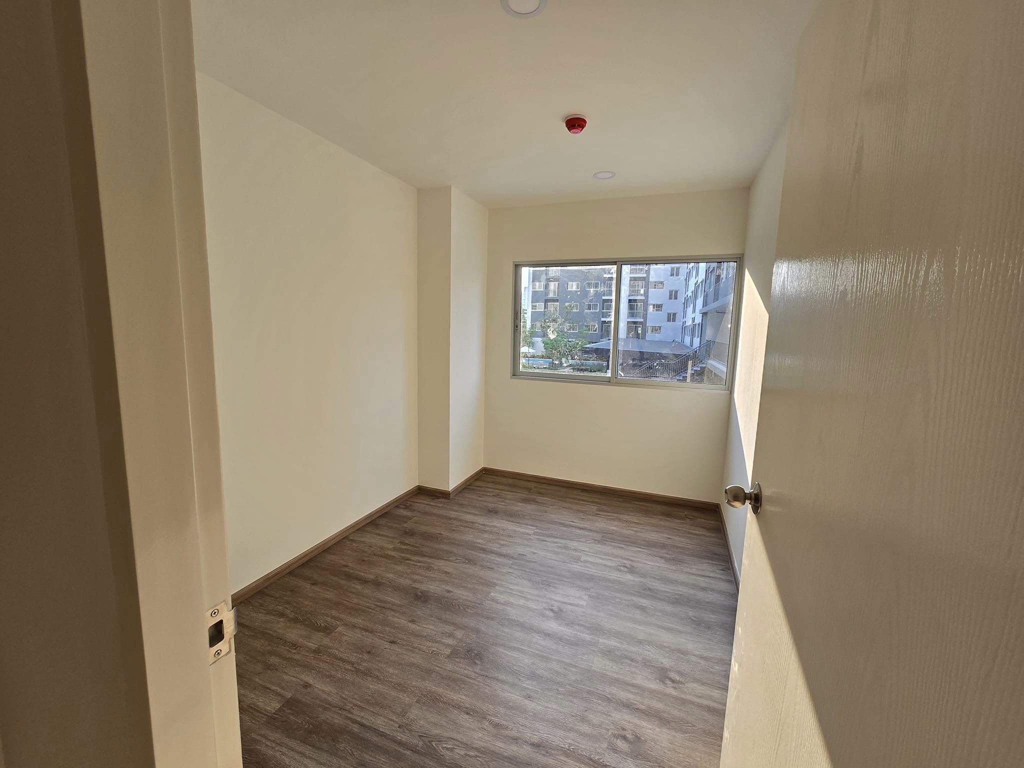 ปล่อยเช่าคอนโด Sena Kith Srinakarin - Sridan (เสนาคิทท์ ศรีนครินทร์ - ศรีด่าน) - 2ห้องนอน 1ห้องนั่งเล่น 1ห้องน้ำ - ใกล้ MRT ศรีด่าน - ขนาดห้อง 44 ตรม. ชั้น 6