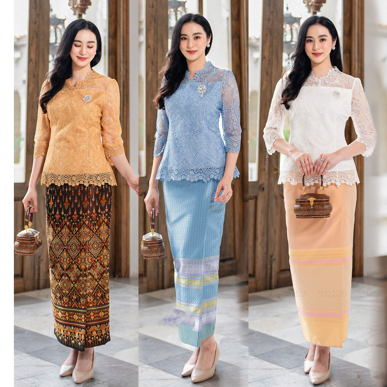 kudapy ชุดเซ็ทเสื้อ+ผ้าถุง เสื้อลูกไม้คอวี ปักกริสเตอร์วิ้งๆ แขนสี่ส่วนลูกไม้ทั้งตัว ตีเกร็ดเข้ารูปเล็กน้อย มีซับใน ซิปซ่อนหลังสวมใส่ง่าย