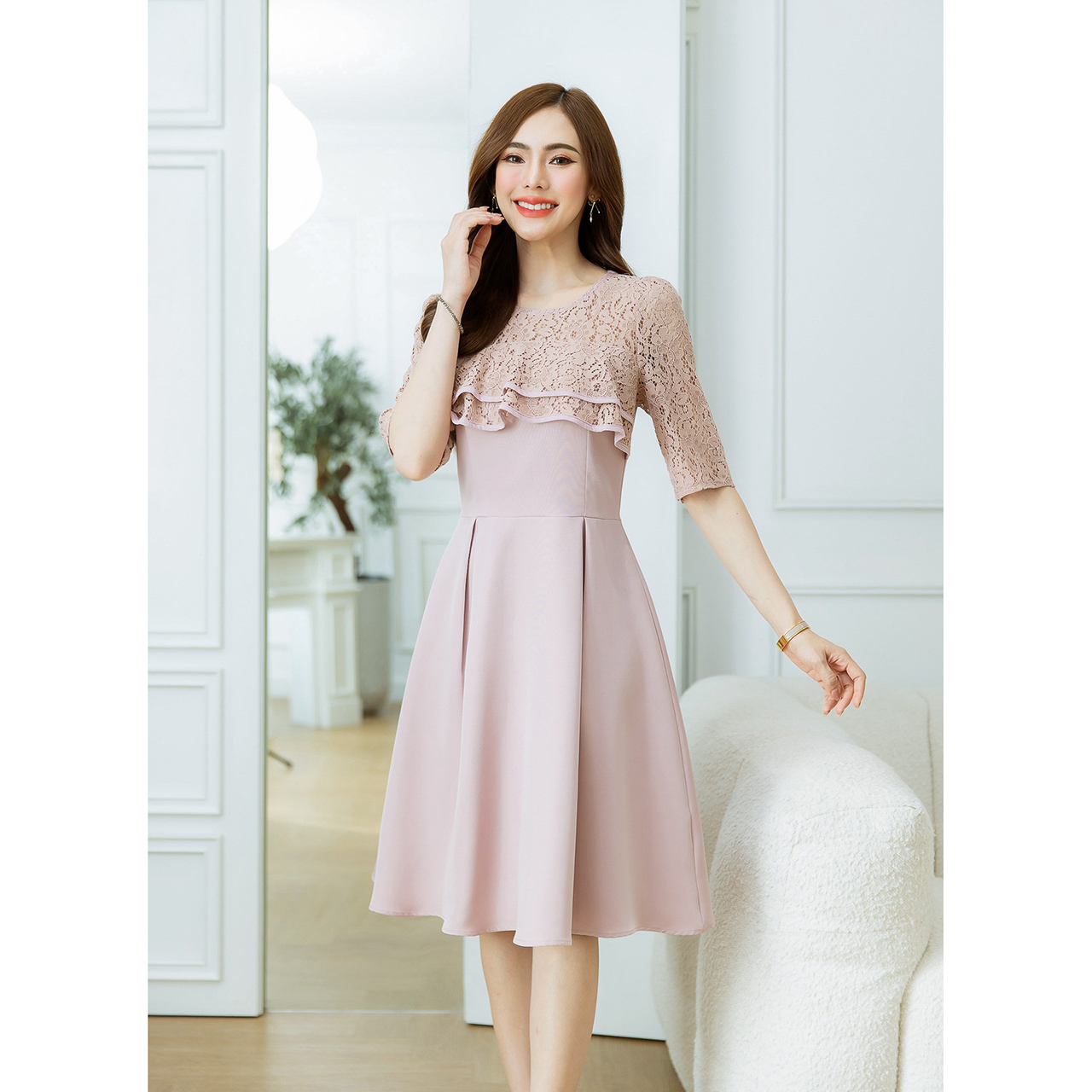 kudapy เดรสสั้นสีชมพูกะปิ/สีน้ำตาล อกลูกไม้ระบายสองชั้นกุ้นขอบ ตัดต่อผ้าพื้นกระโปรงทวิส สวยหวานเรียบร้อ