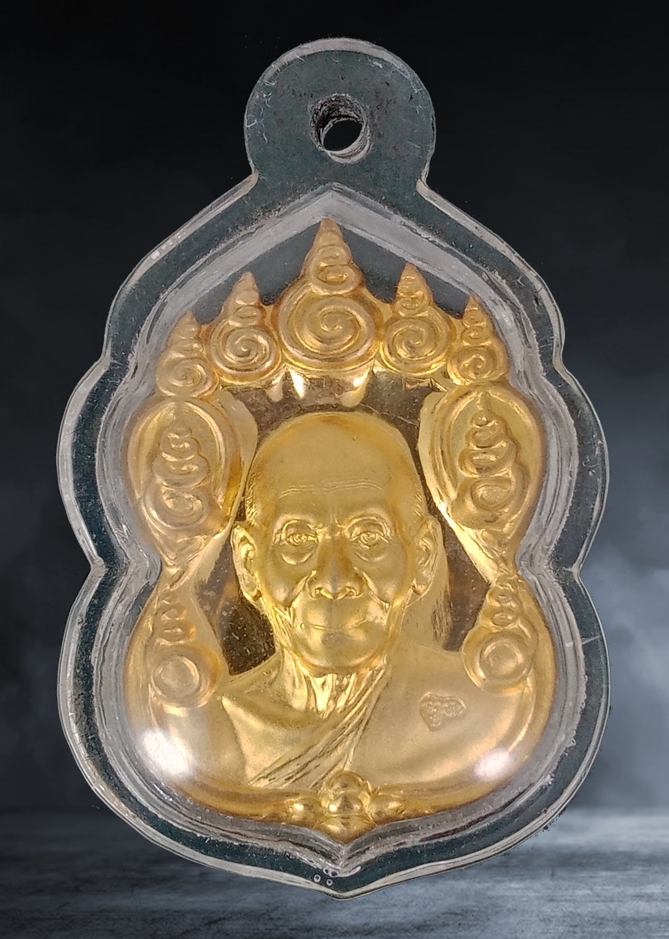 เหรียญเก้ายอด หลวงพ่อพูล วัดไผ่ล้อม จ.นครปฐม เนื้อกะหลั่ยทอง ปี ๒๕๔๙ เลี่ยมพร้อมใช้