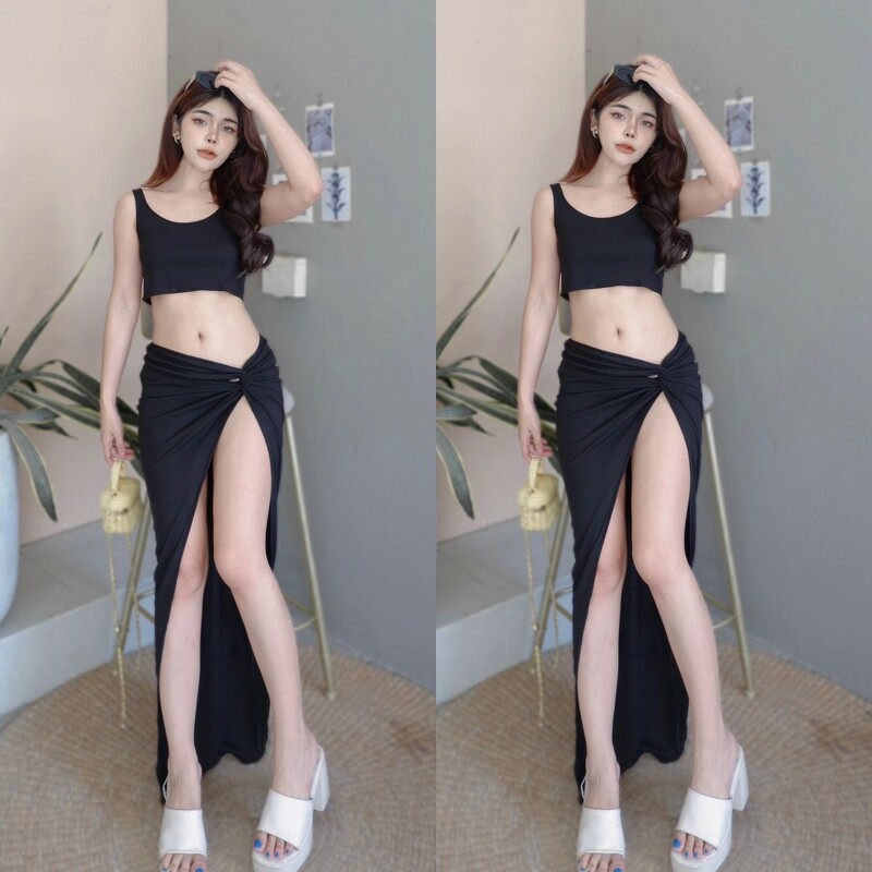 kudapy Set 2 ชิ้น เสื้อครอปแขนกุด ผ้าร่อง + กระโปรงยาวแต่งผ่าแหวกสูง ใส่เที่ยวทะเล