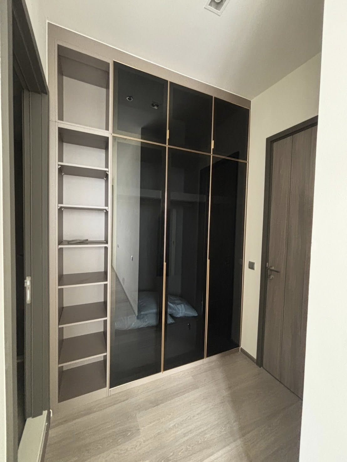 ให้เช่าคอนโด RHYTHM Charoenkrung Pavillion (ริธึ่ม เจริญกรุง พาวิลเลี่ยน) High Rise โซนพื้นที่ BTSสะพานตากสิน ห้องแบบ 3ห้องนอน 3ห้องน้ำ ขนาดห้อง 97 ตรม. ชั้น 33