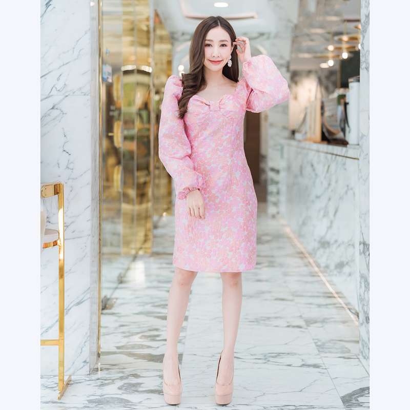 kudapy เดรสสั้นสีชมพู,ฟ้า แขนยาวดอกนูนสวยดูดีใส่แล้วคุณหนูมากๆ