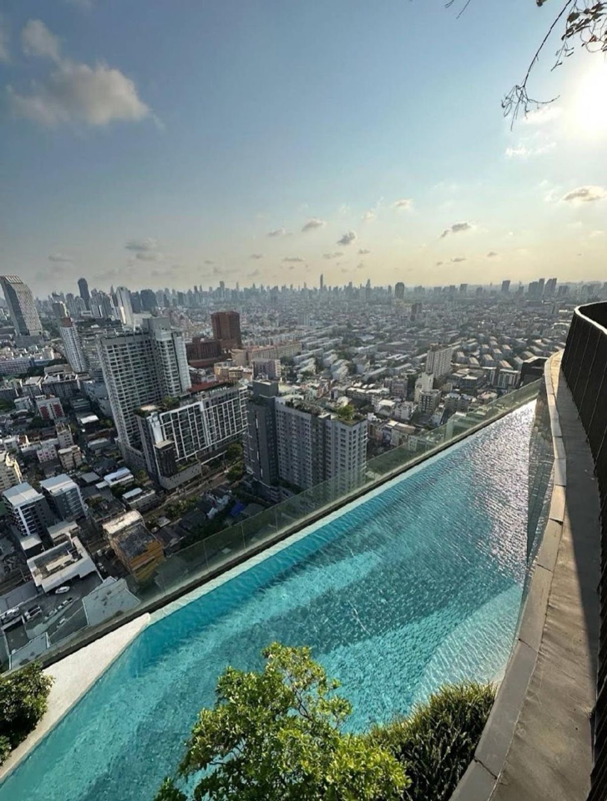 ให้เช่าคอนโด XT Huaikhwang (เอ็กซ์ที ห้วยขวาง) โซน MRT ห้วยขวาง ห้องแบบ 1ห้องนอน / 1ห้องน้ำ / โซนครัวปิด ขนาดห้อง 31 ตรม. ชั้น 23 ตึก A