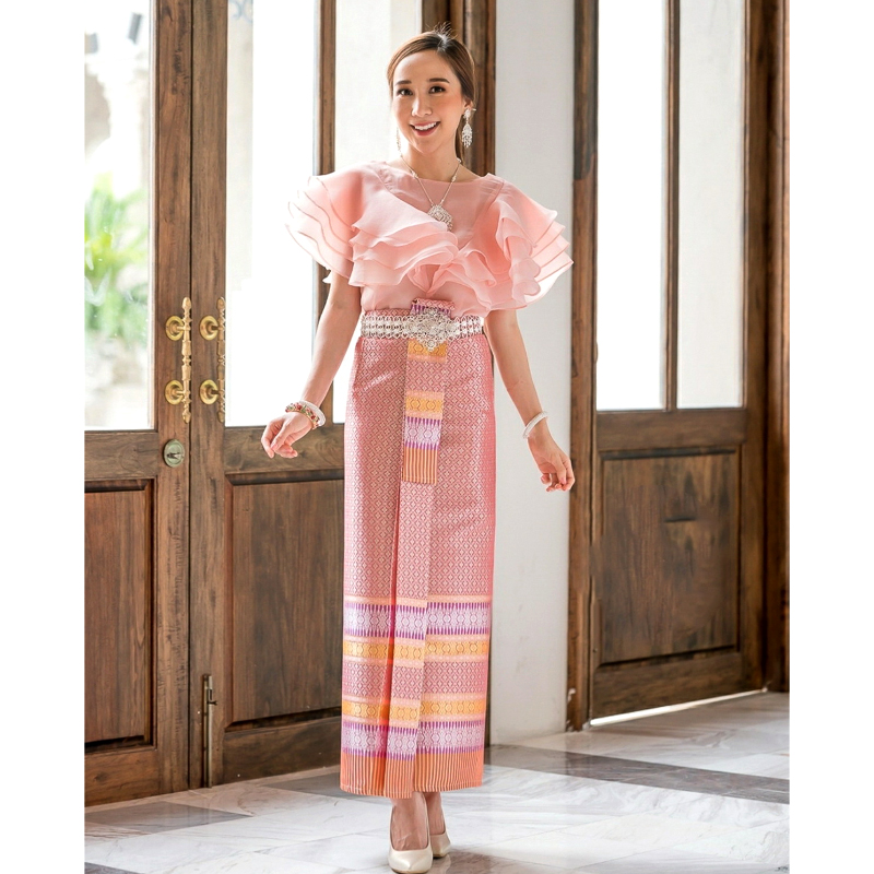 kudapy เสื้อไปงาน ผ้าแก้วคอปาดแคบสีชมพู/สีฟ้า/สีเหลือง แต่งระบายช่วงแขนเป็นทรงหน้าอก V Shape ระบาย 4 ชั้นสวยหรูมากๆค่ะรุ่นนี้ ขายดีสุดๆ