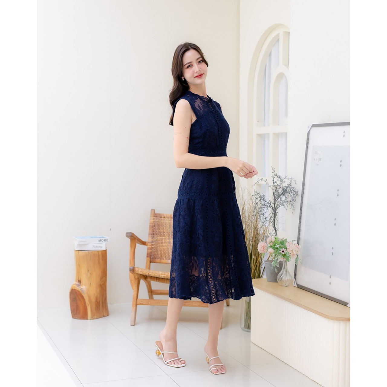 kudapy เดรสยาวสีชมพู/สีขาว/สีกรม ผ้าถักลายดอก แขนกุด งานซิปด้านหลัง