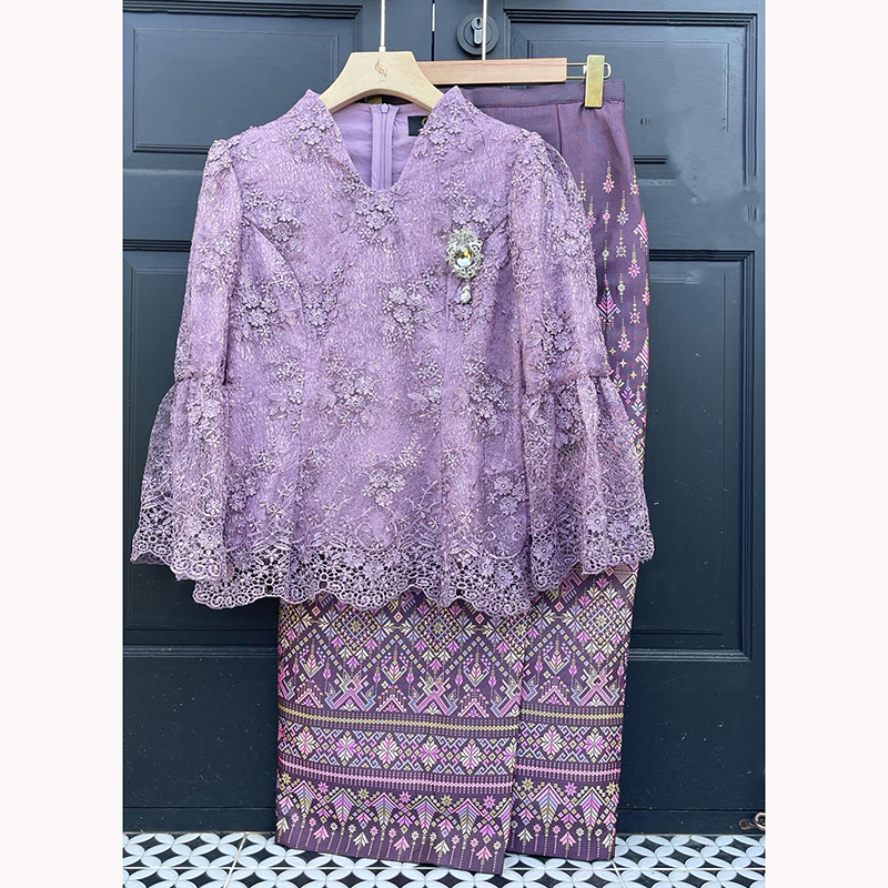 kudapy ชุดเซ็ทออกงานเสื้อลูกไม้สีทองน้ำผึ้ง/สีม่วงกะปิ เนื้อผ้าลูกไม้ฝรั่งเศสสุดละมุน สั่งทอแบบพิเศษ