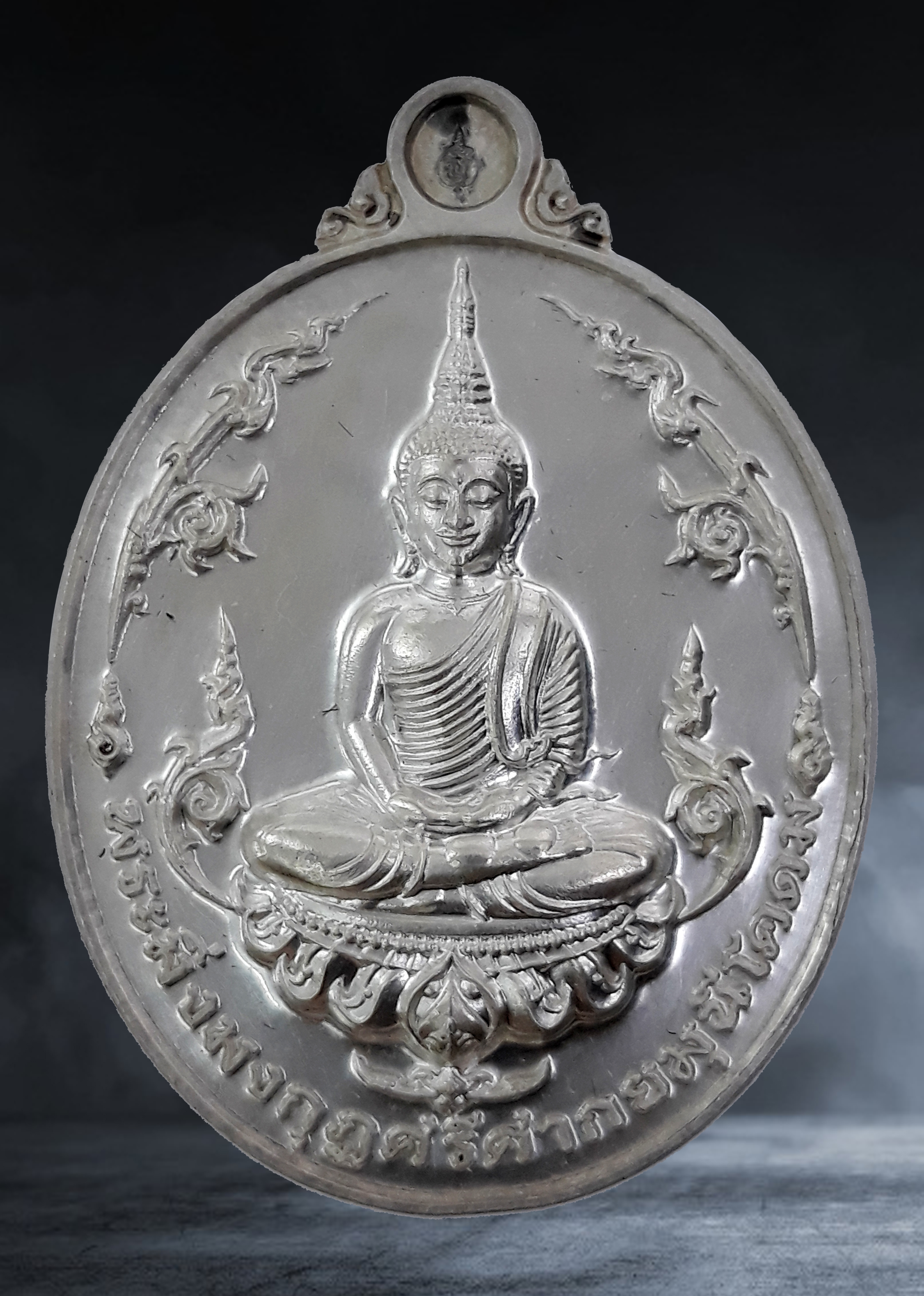 เหรียญ พระมิ่งมงกุฎศรีศากยมุนีโคดม วัดศรีมิ่งมงคลวราราม จ.ลพบุรี เนื้อเงิน หมายเลข ๕๕๐/๙๙๙ ปี ๒๕๕๙