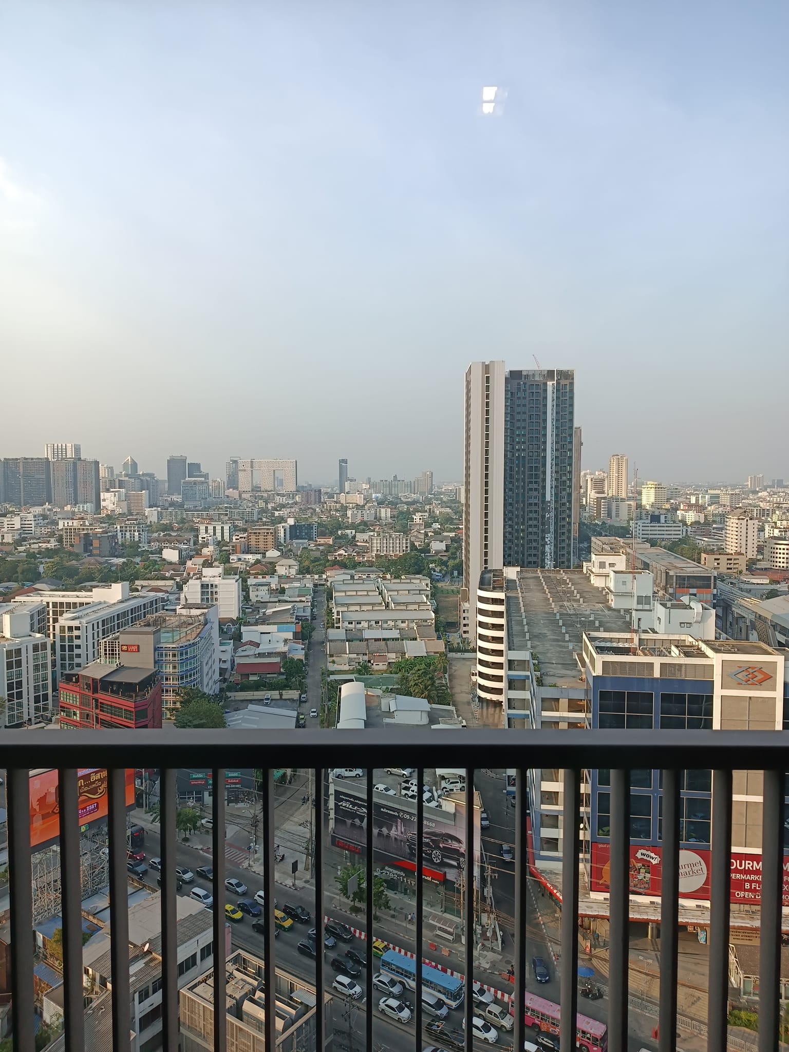 ให้เช่าคอนโด วิซดอม อเวนิว รัชดา - ลาดพร้าว (Whizdom Avenue Ratchada - Ladprao) - ห้องสวยมีเครื่องซักผ้าพร้อมอยู่ติดแยกลาดพร้าว - การเดินทาง: ติด MRT ลาดพร้าว