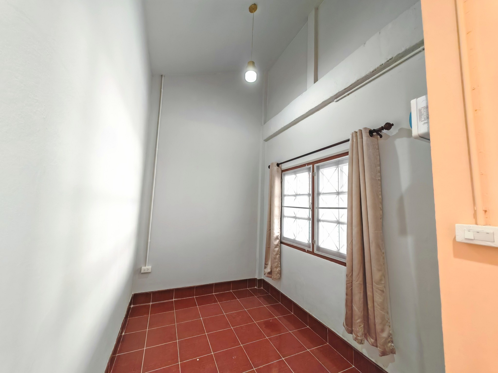 บ้านแสงตะวัน คลอง 11 ธัญบุรี ปทุมธานี ตกแต่งใหม่ 2 ชั้น ฟรีเฟอร์นิเจอร์ กู้ธนาคารหรือผ่อนบริษัทได้2 Storey Town House Thayaburi Pathum Thani 0909897810