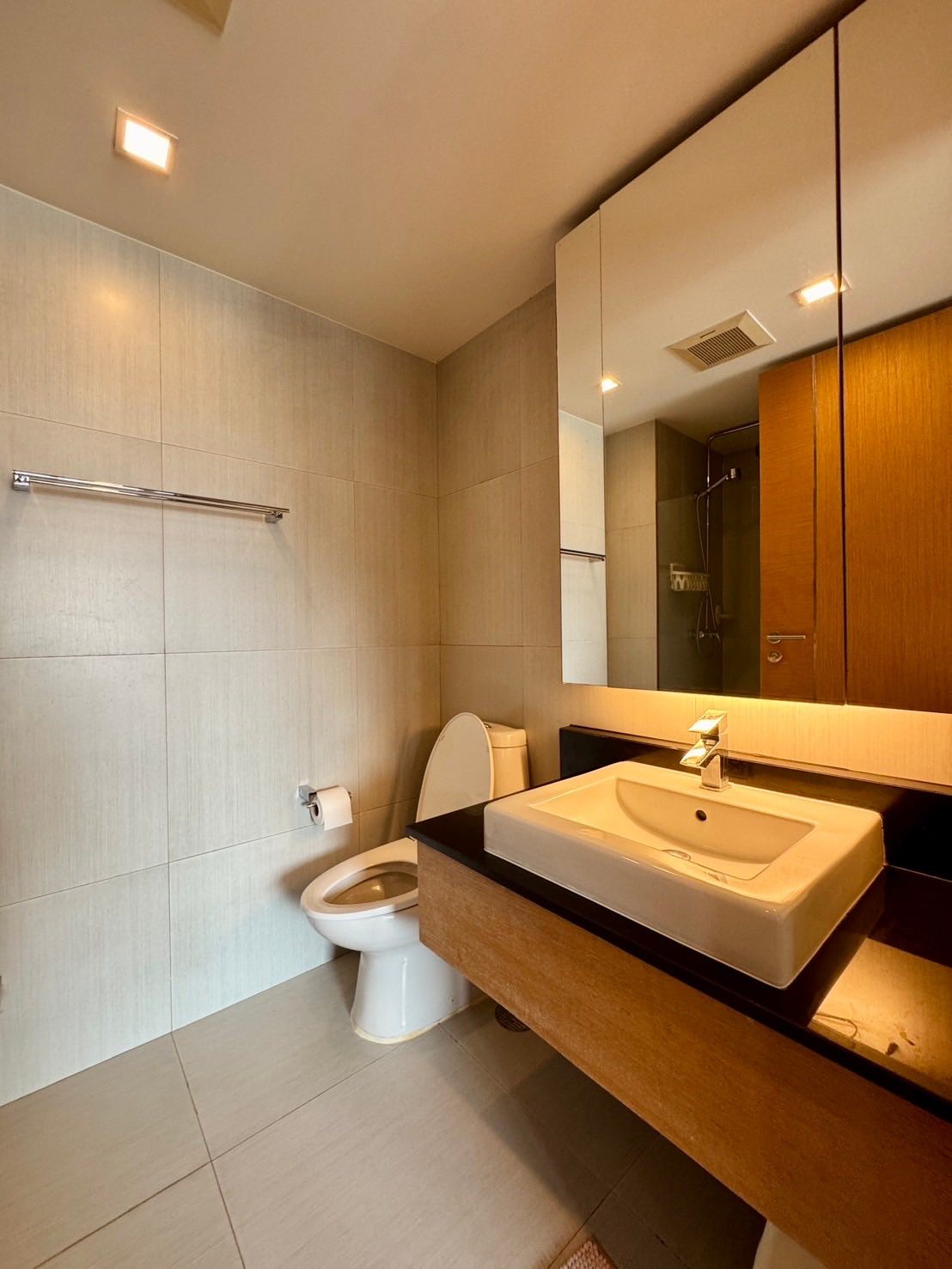 ให้เช่าคอนโด Socio Ruamrudee (โซซิโอ ร่วมฤดี) โซน รถไฟฟ้า BTS เพลินจิต ห้องแบบ 1ห้องนอน / 1ห้องน้ำ ขนาดห้อง 32 ตรม. ชั้น 6