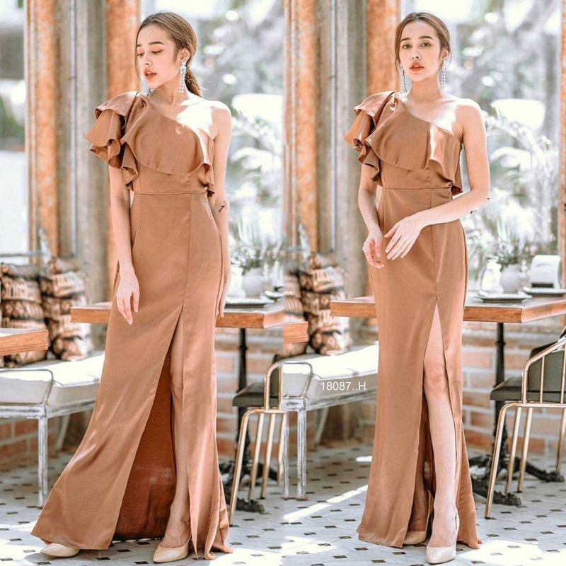 kudapy Maxi Dress แม็กซี่เดรสยาวสีกรม/สีชมพู/สีน้ำตาล/สีเทา/สีแดง ชุดออกงาน เดรสไหล่เบี่ยง ระบาย งานซิปหลัง ผ้าซาร่าเงา